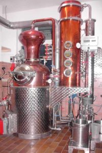 destille-destillate-schnaps-obstler-683x1024